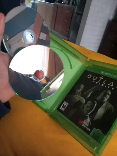 Outlast Trinity Xbox One (Trilogía Física Completa - miniatura 3
