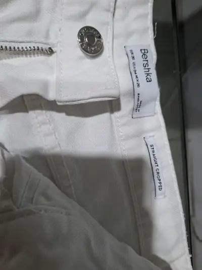 Jeans blancos rasgados Bershka - miniatura 2