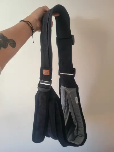 Bandolera porta bebé gris - miniatura 1
