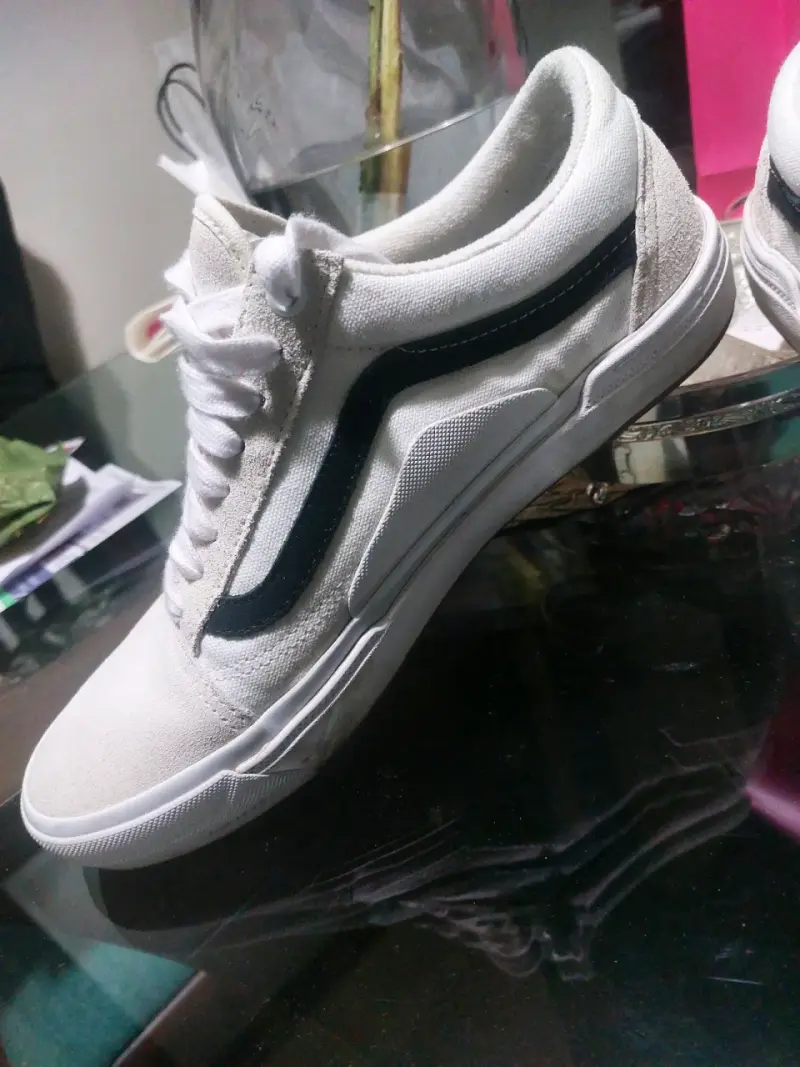 Zapatillas blancas con detalle negro - 2