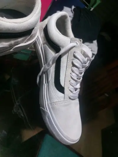 Zapatillas blancas con detalle negro - miniatura 3