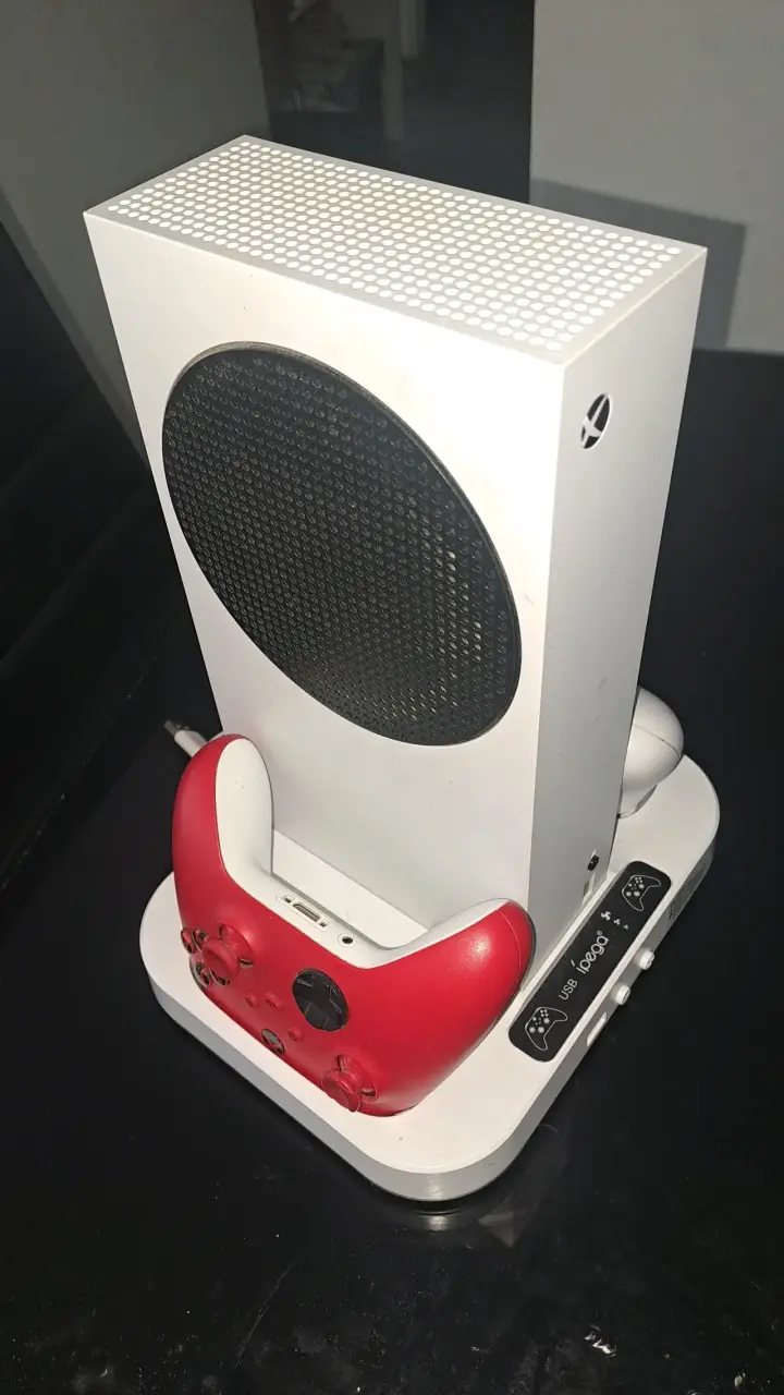 Consola Xbox con control y base - 2