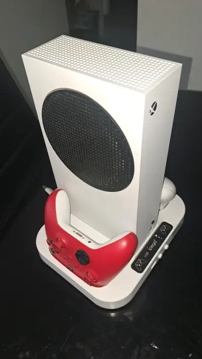 Consola Xbox con control y base - miniatura 2