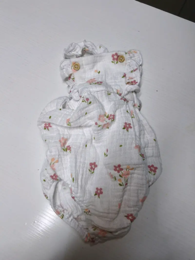 Enterito de bebé con flores