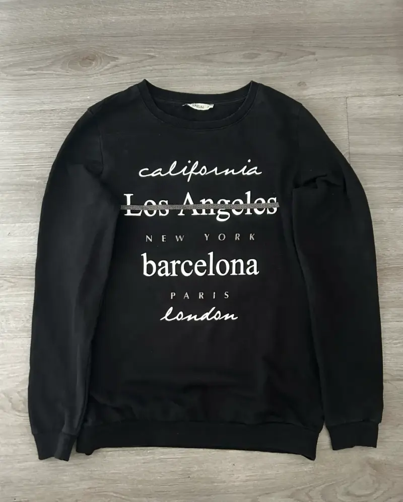 Polerón negro con diseño - 2