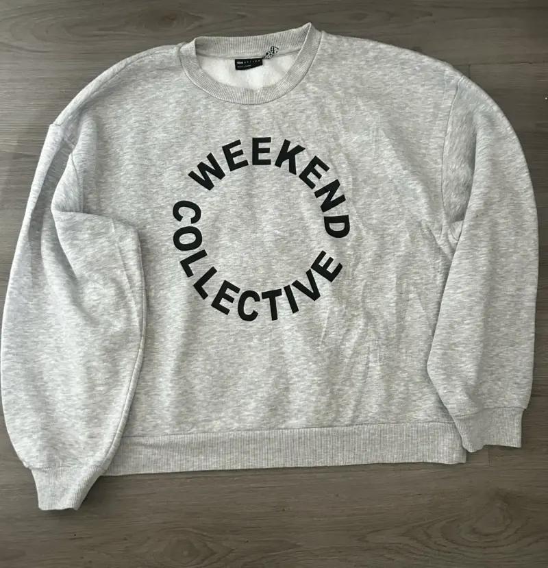 Polerón negro con diseño - 3