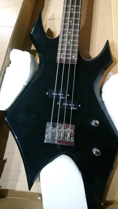 Bajo eléctrico BCRich Warlock negro de 4 cuerdas - miniatura 1