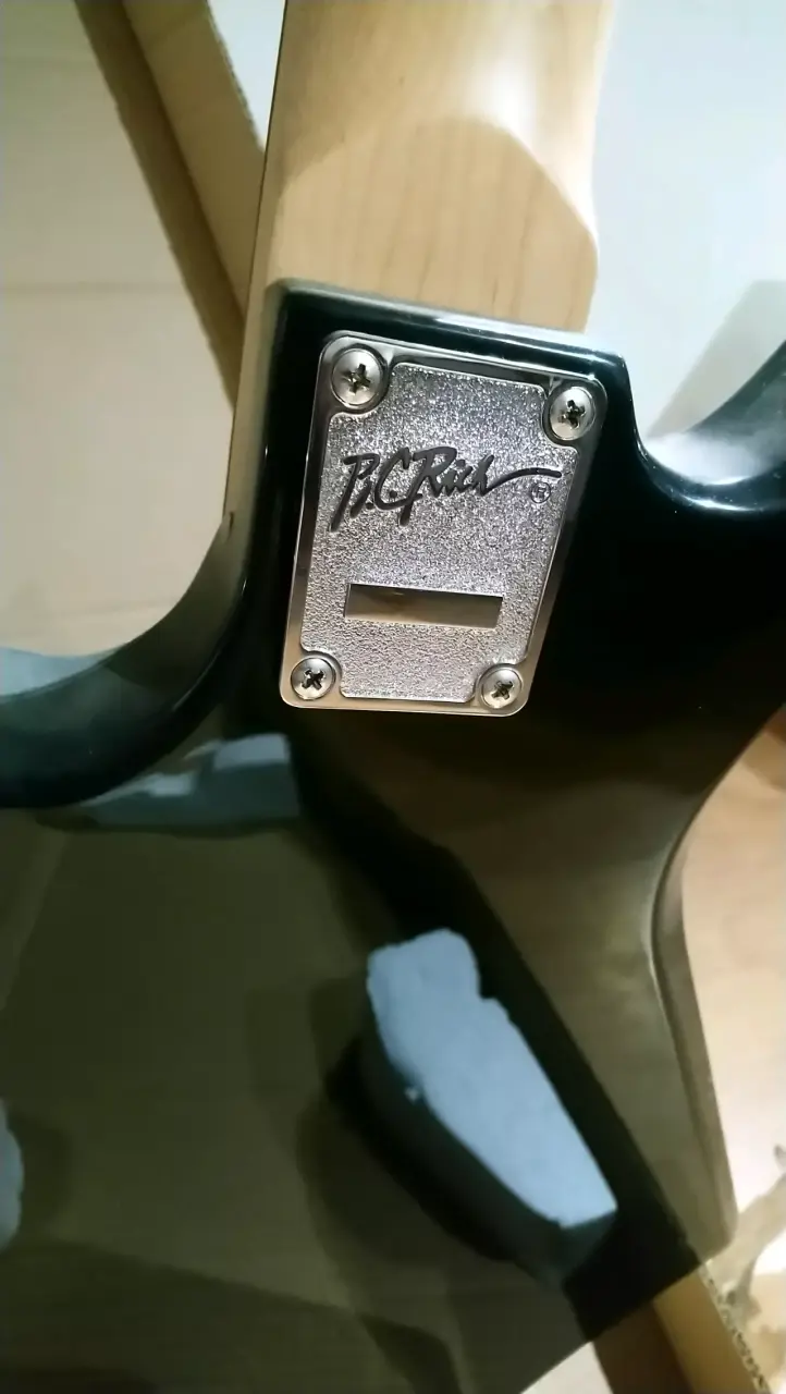 Bajo eléctrico BCRich Warlock negro de 4 cuerdas - 3