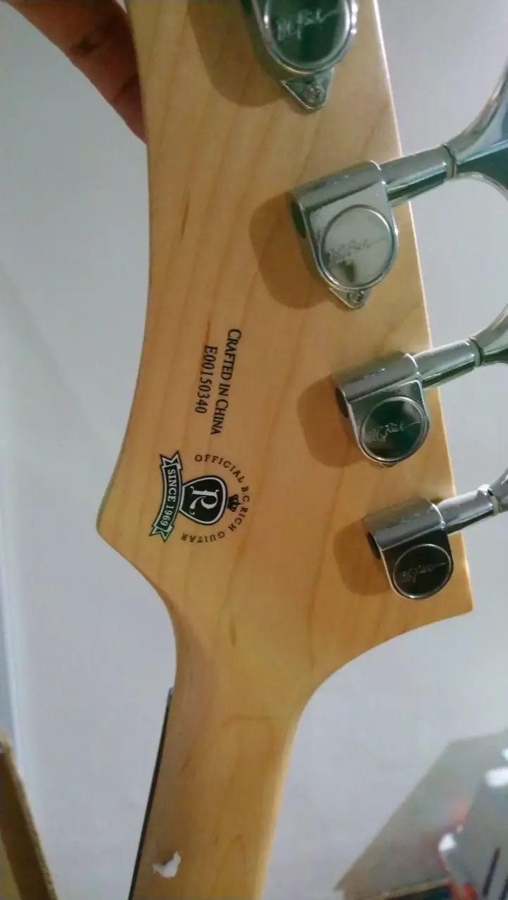 Bajo eléctrico BCRich Warlock negro de 4 cuerdas - 5