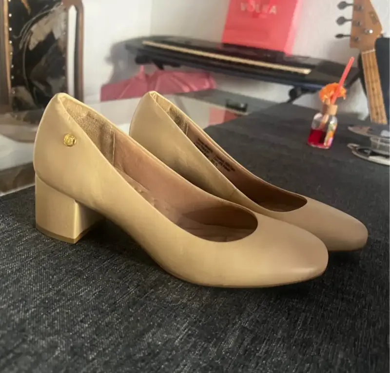 Zapatos beige de tacón bajo Hush Puppies - 2