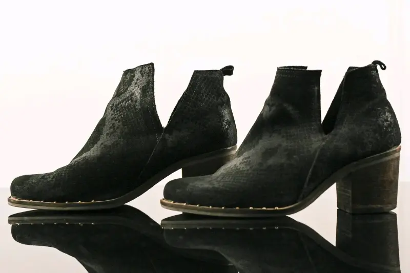 Botines negros marca Romano - 1