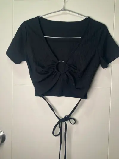 Top negro con lazo cruzado - miniatura 3
