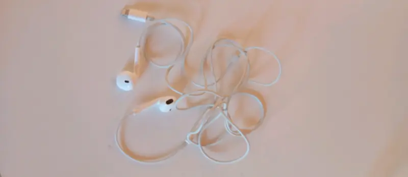 Audífonos con cable blancos solo para iPhone - 2