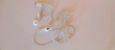 Audífonos con cable blancos solo para iPhone - miniatura 2