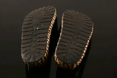 Sandalias negras marca Romano. - miniatura 2