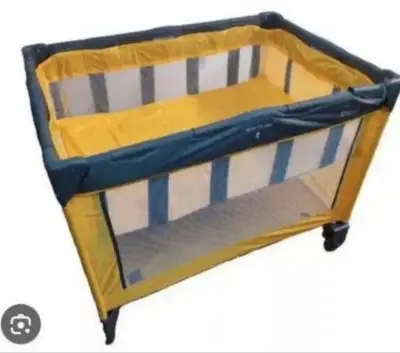 Corral de juegos infantil amarillo - miniatura 2