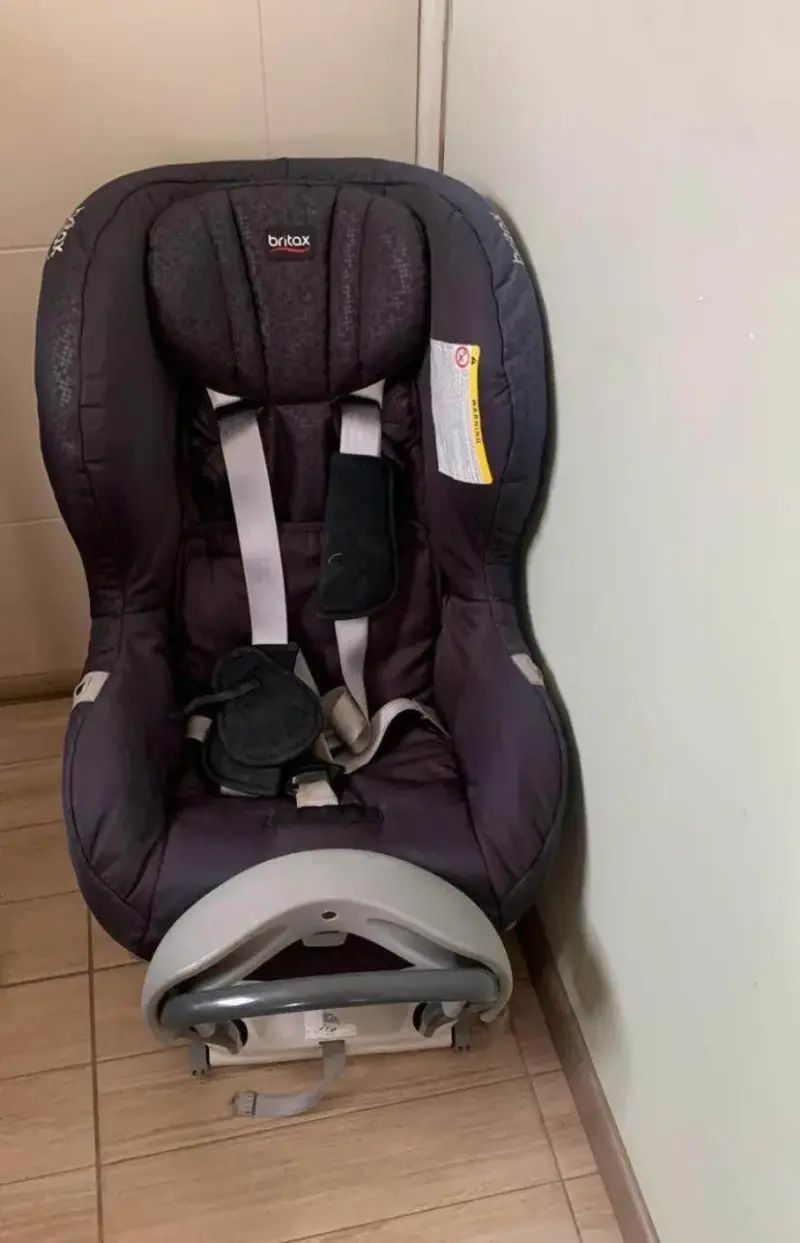 Silla de auto Britax gris