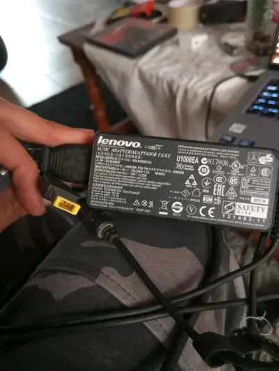 Cargador Original Lenovo 45W Punta Cuadrada Amaril - miniatura 1
