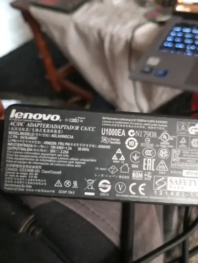 Cargador Original Lenovo 45W Punta Cuadrada Amaril - miniatura 2