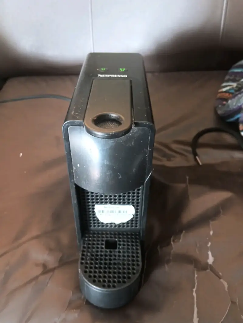 Cafetera Nespresso Essenza Mini negra - 2