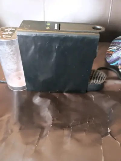 Cafetera Nespresso Essenza Mini negra - miniatura 3