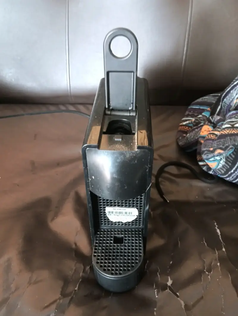 Cafetera Nespresso Essenza Mini negra - 4
