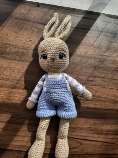 Muñeco conejo tejido a mano - miniatura 2