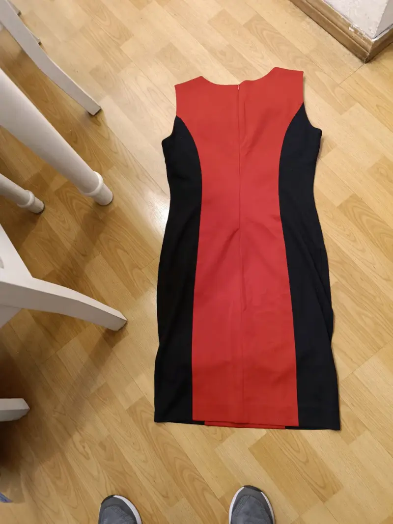 Vestido rojo y negro sin mangas - 2