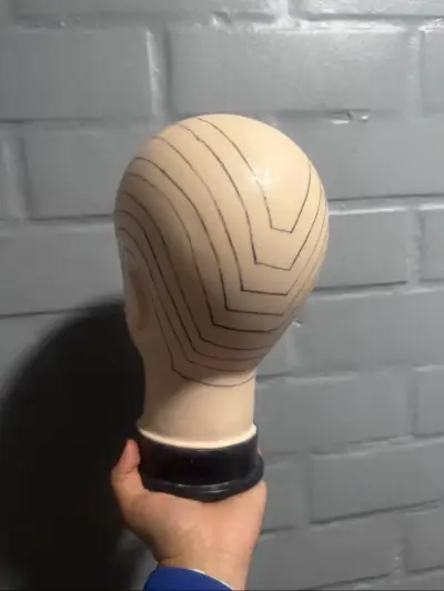 Cabeza maniquí para calvas de látex - miniatura 2