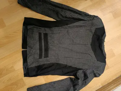 Chaqueta gris con diseño a cuadros - miniatura 1