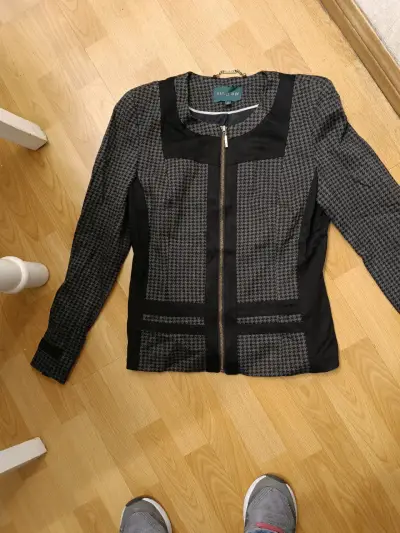 Chaqueta gris con diseño a cuadros - miniatura 2