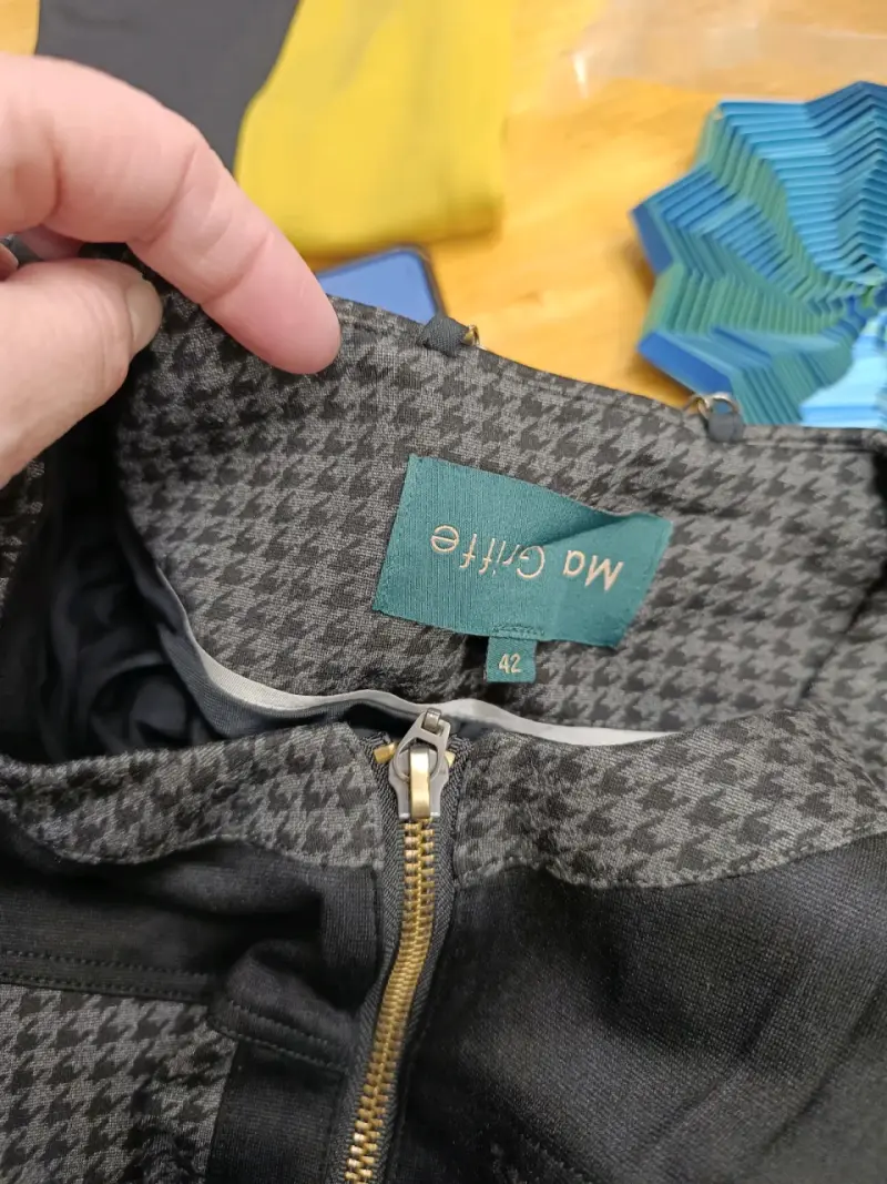 Chaqueta gris con diseño a cuadros - 3