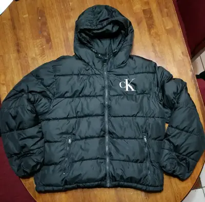 Parka Calvin Klein Jeans negra con capucha - miniatura 1