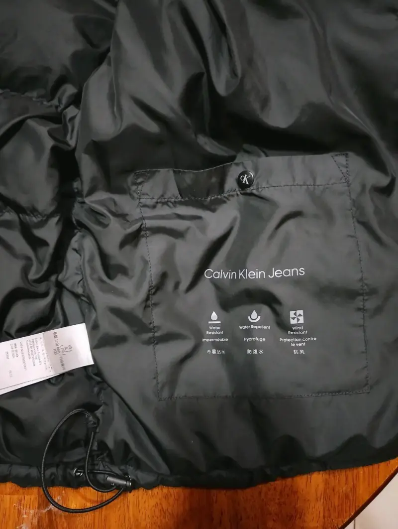 Parka Calvin Klein Jeans negra con capucha - 4