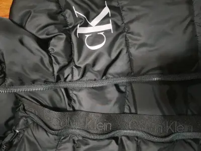 Parka Calvin Klein Jeans negra con capucha - miniatura 5