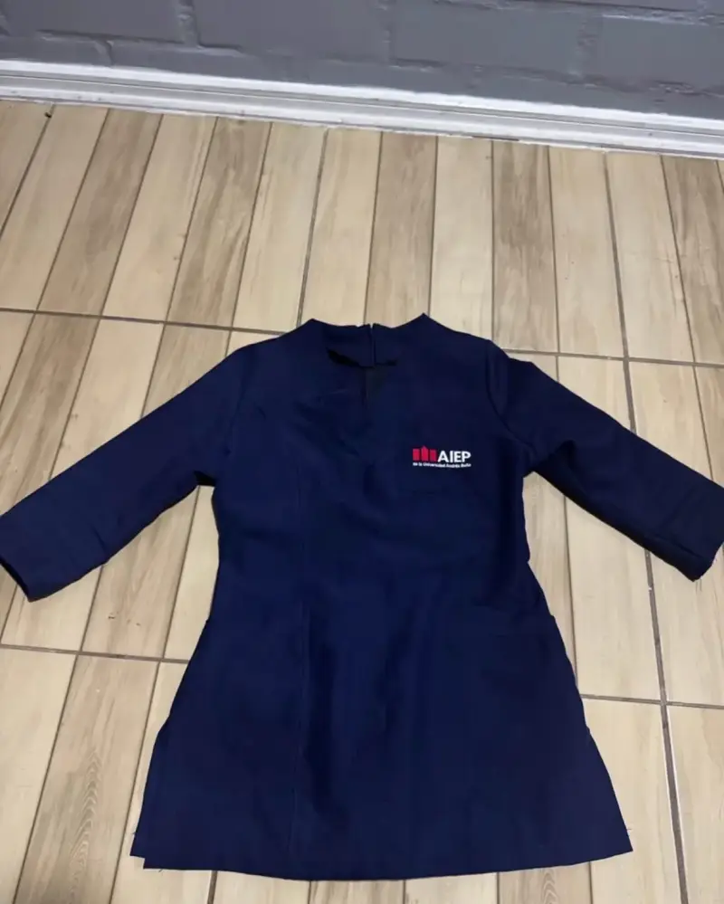 Uniforme azul con logo AIEP - 2