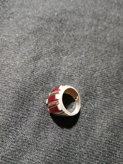 Anillo de plata y oro con rubíes. - miniatura 1