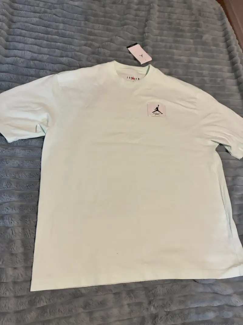 Polera Jordan essentials light green - 1