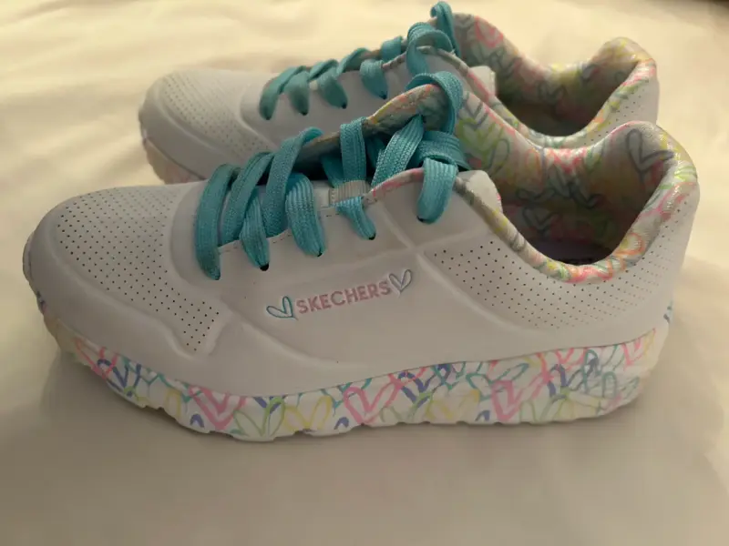 Zapatillas Skechers blancas con cordones celestes - 3