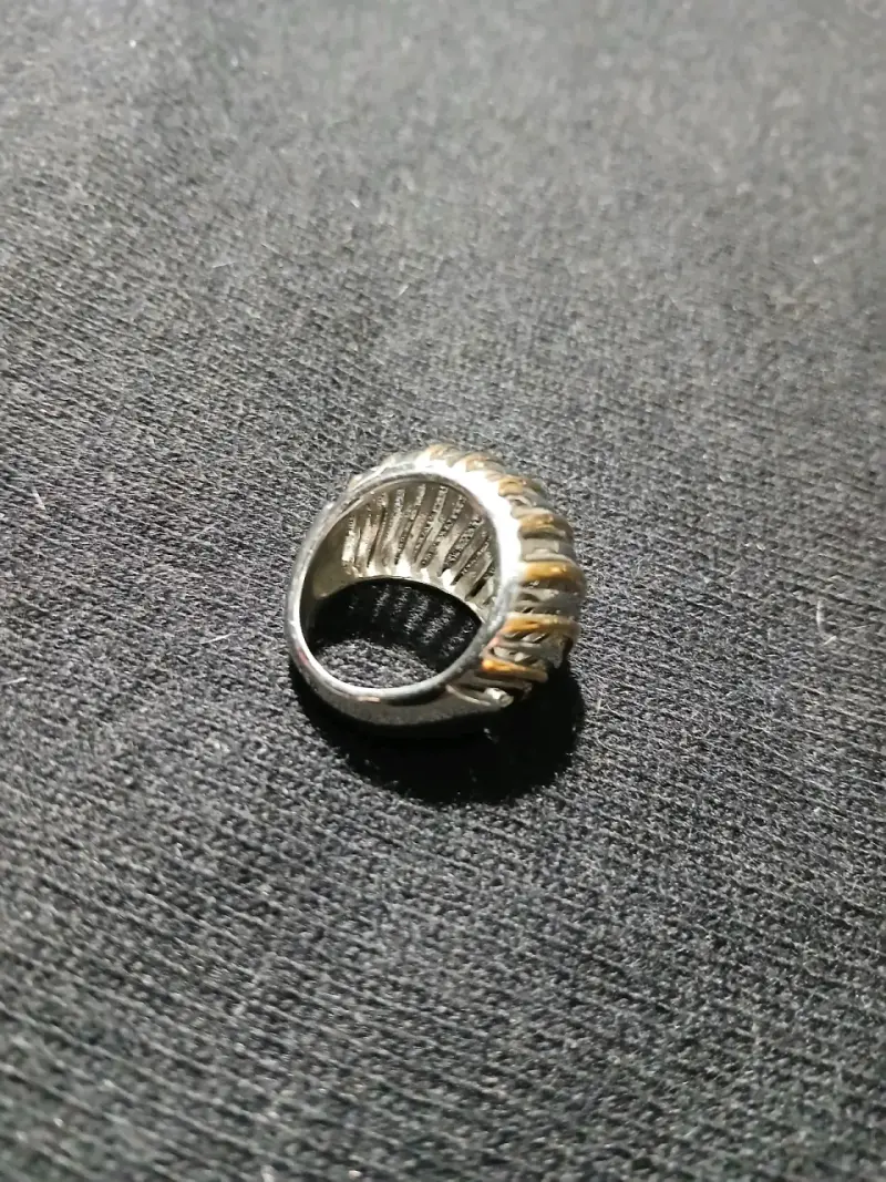 Anillo plateado diseño moderno - 2