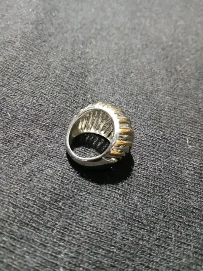 Anillo plateado diseño moderno - miniatura 2