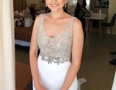 Vestido de novia bordado - miniatura 1