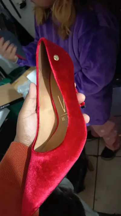 Zapato de tacón negro elegante - miniatura 2