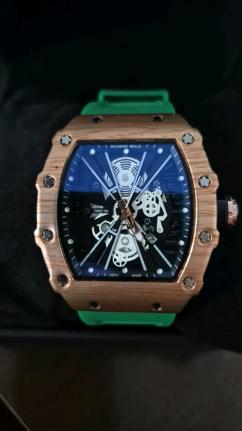 Reloj dorado con esfera azul - 2
