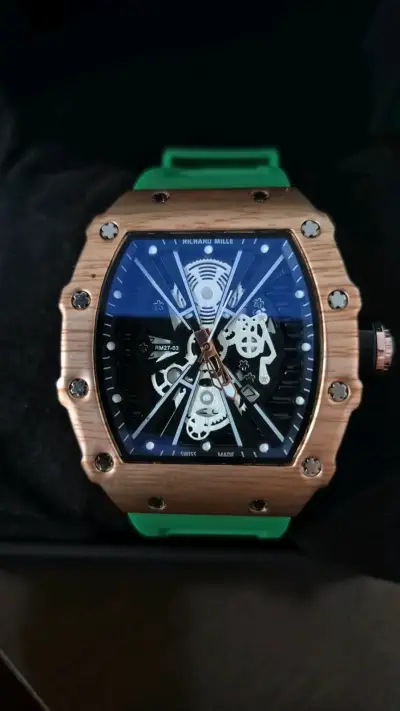 Reloj dorado con esfera azul - miniatura 2