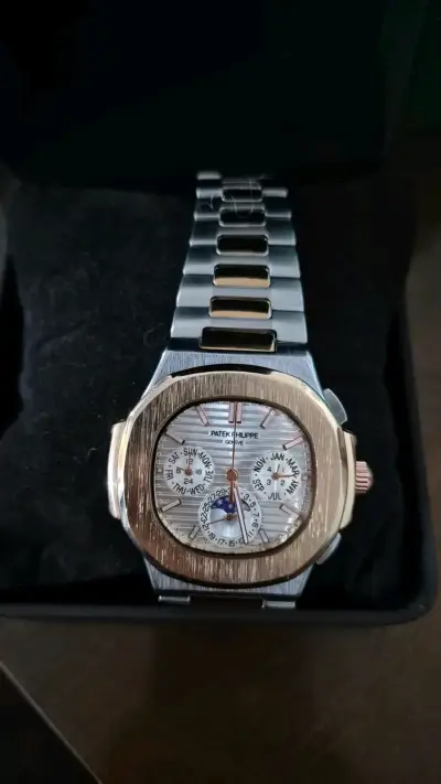 Reloj dorado con esfera azul - miniatura 5
