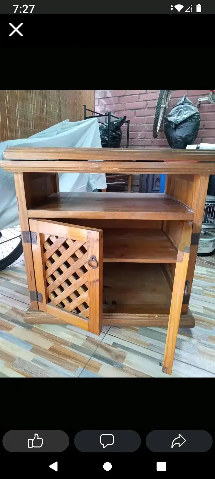 Mueble de madera con puertas - 2