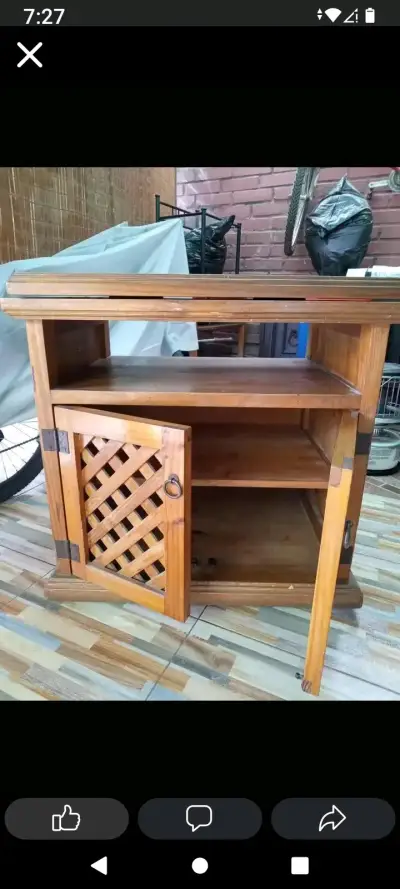 Mueble de madera con puertas - miniatura 2