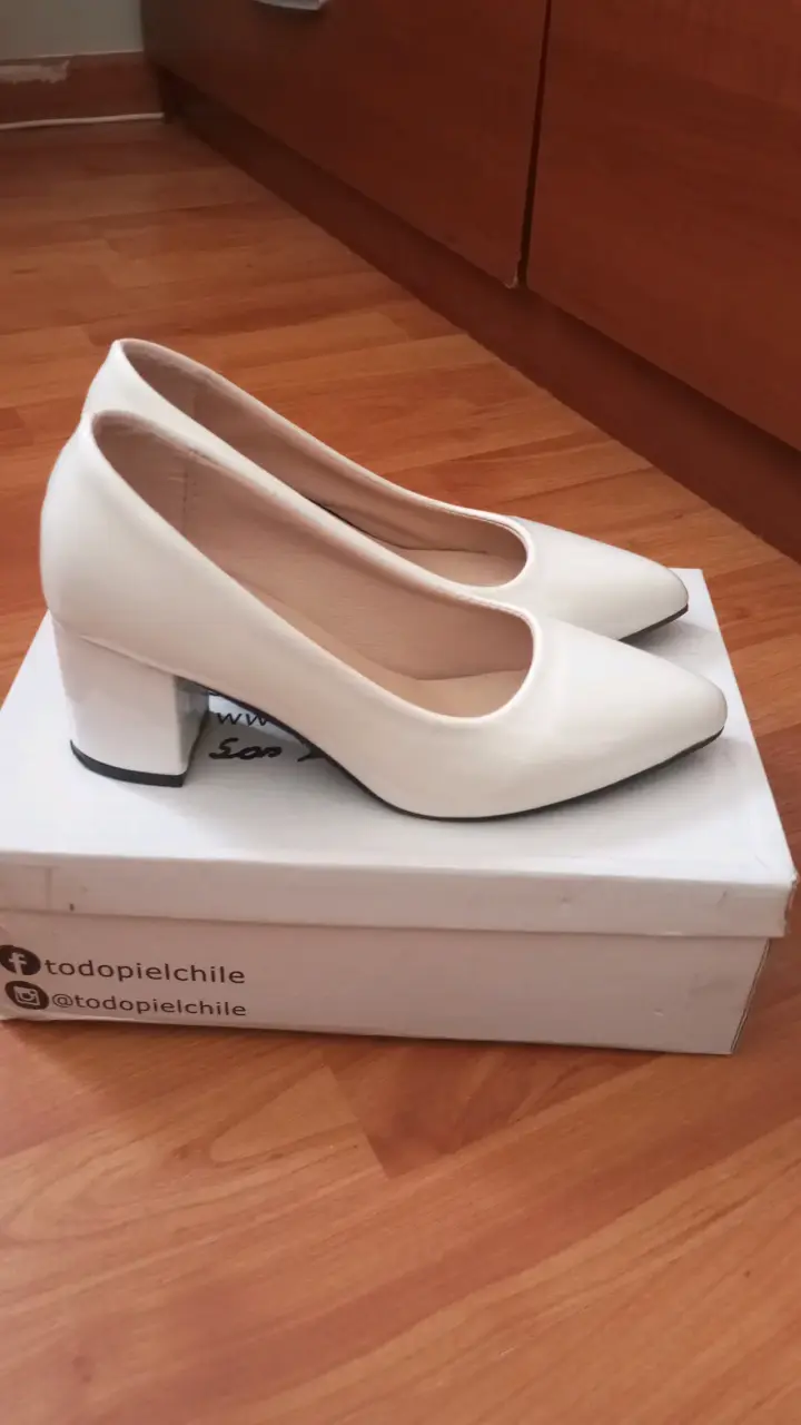 Zapatos negros con tacón bajo - 2