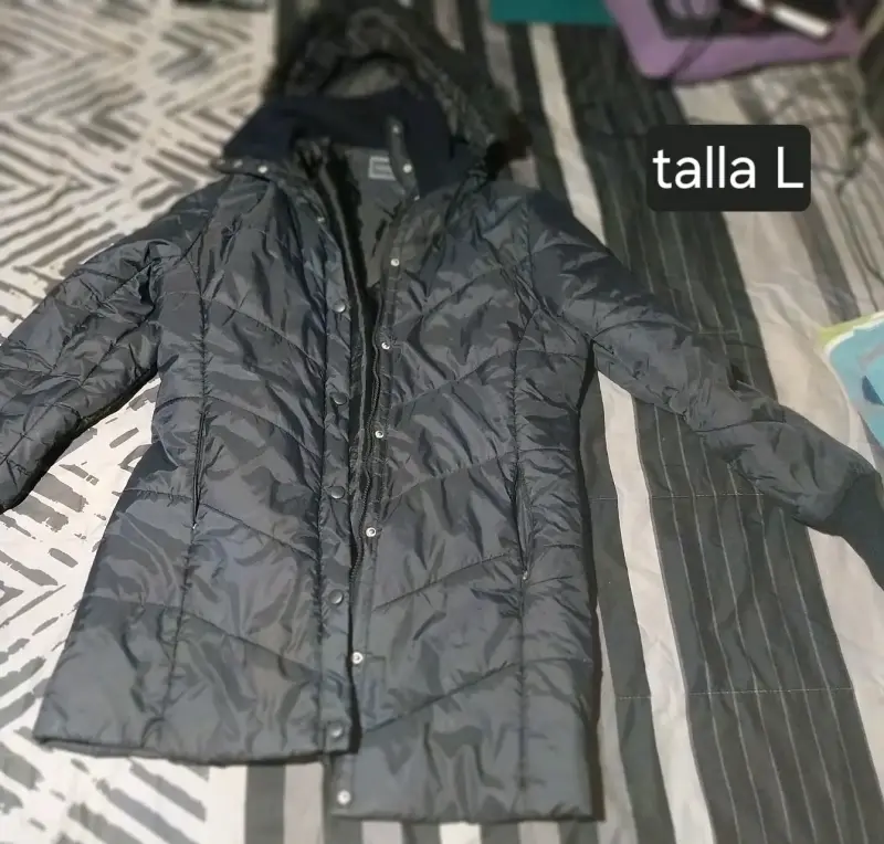 Parka negra con capucha - 1
